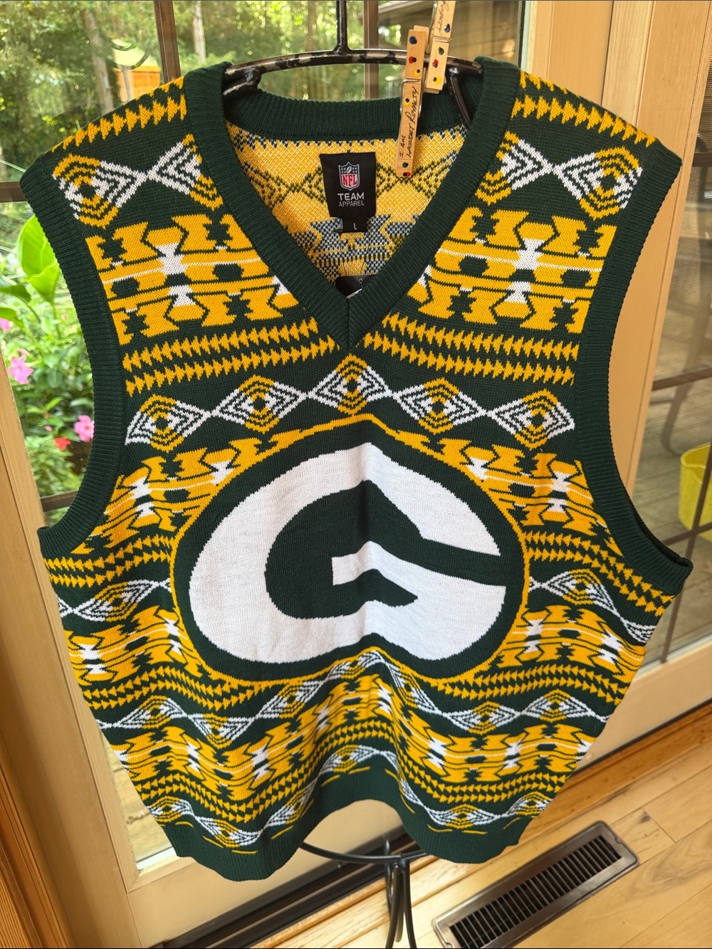 NFL Packers Green & Yellow V-Neck Knit Aztec Sweater Sz L Vest NWT